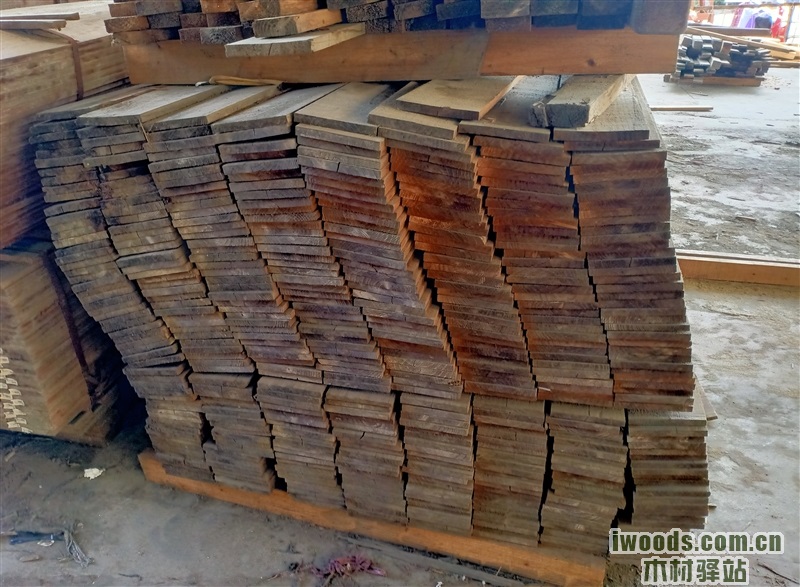 800方二手杉木板处理18105999094